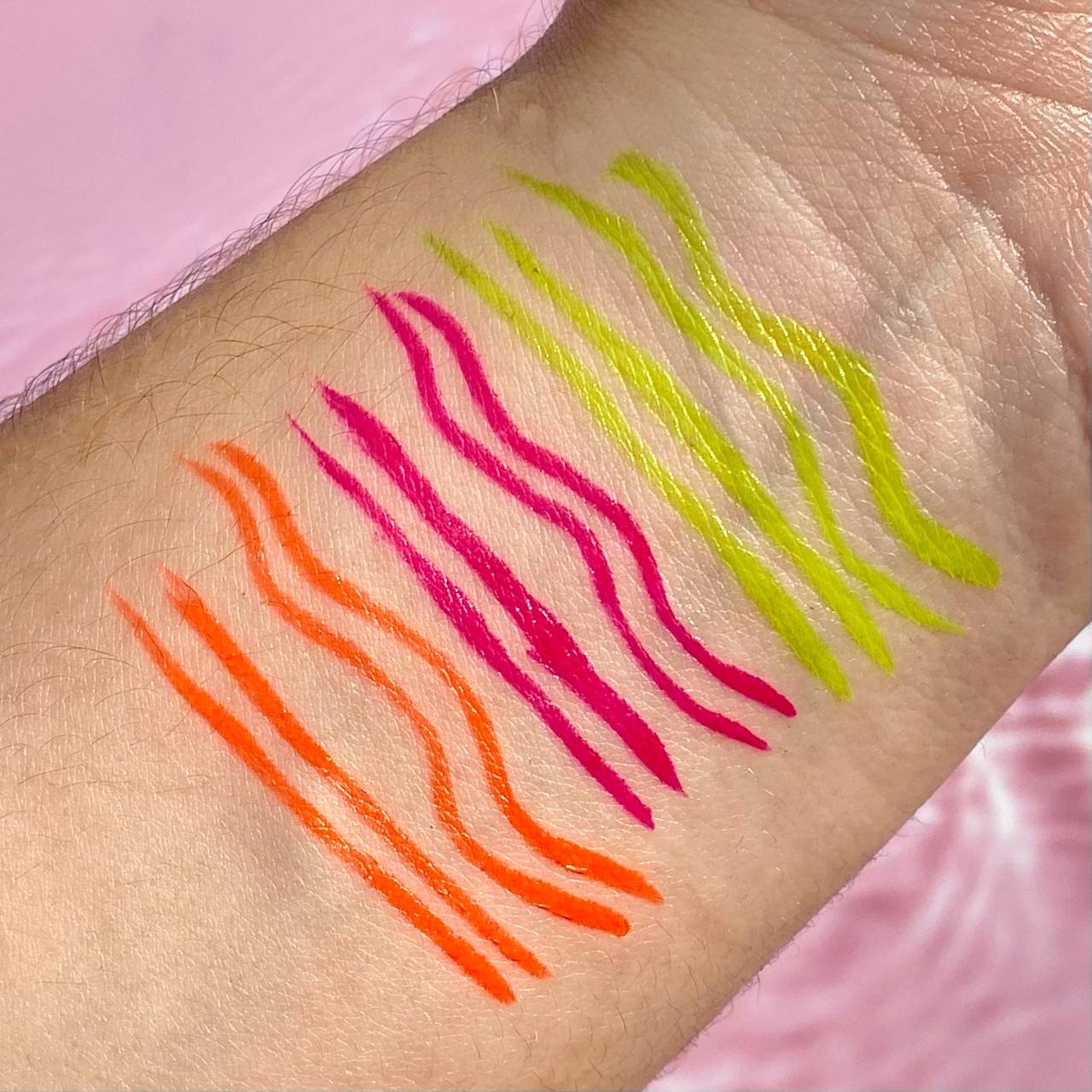 💖SET DELINEADORES NEÓN PARTY💖
Original Mii’s Cosmetics🥰